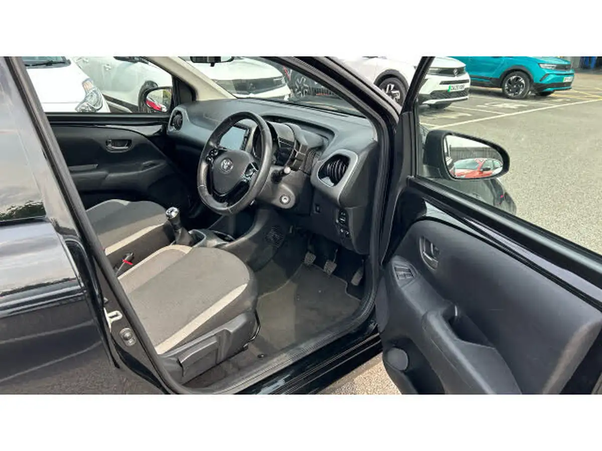 2021-toyota-aygo-10-vvt-i-x-play-tss-big-26