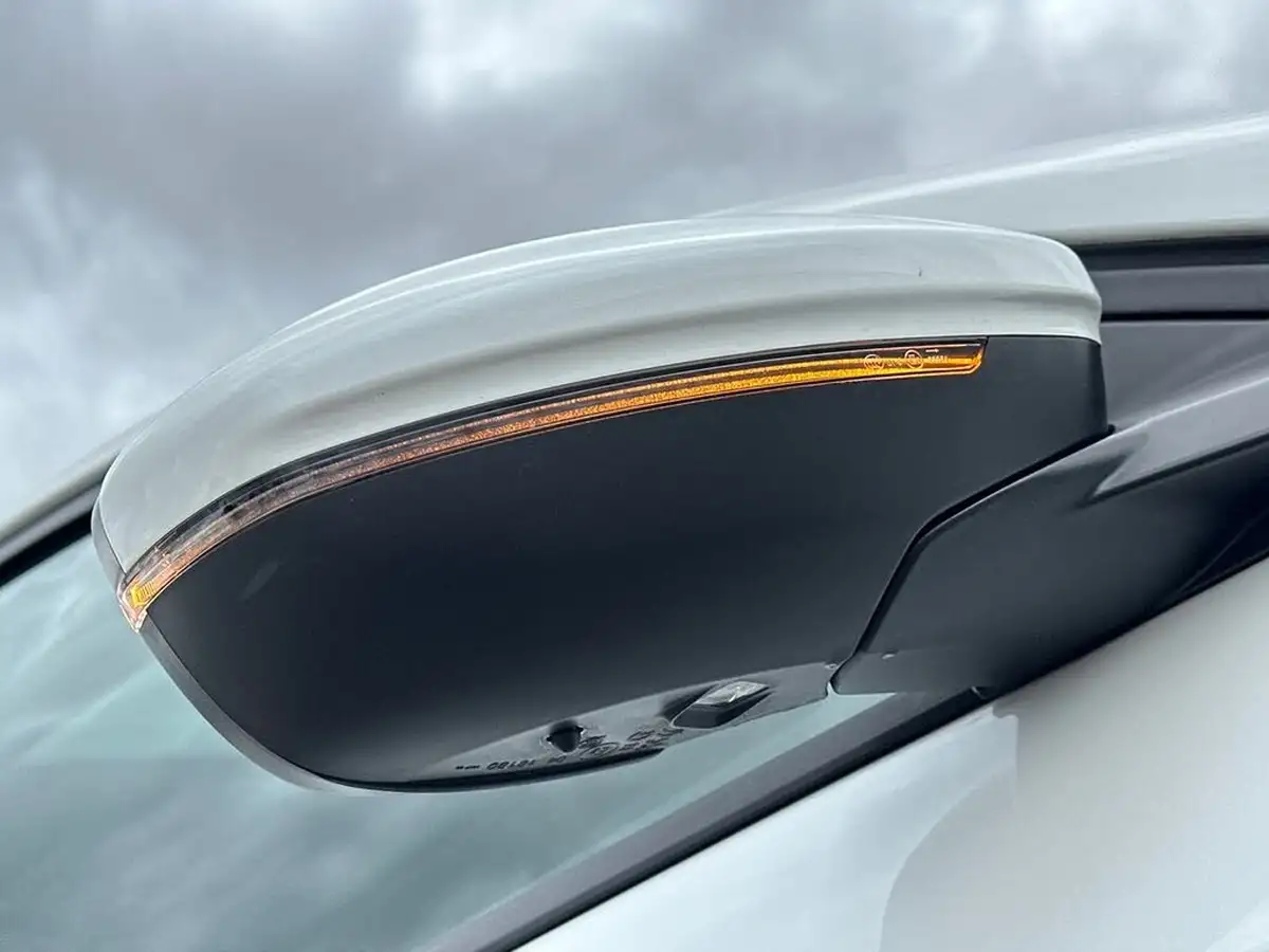 2020-peugeot-208-12-puretech-allure-100bhp-eat8-big-34