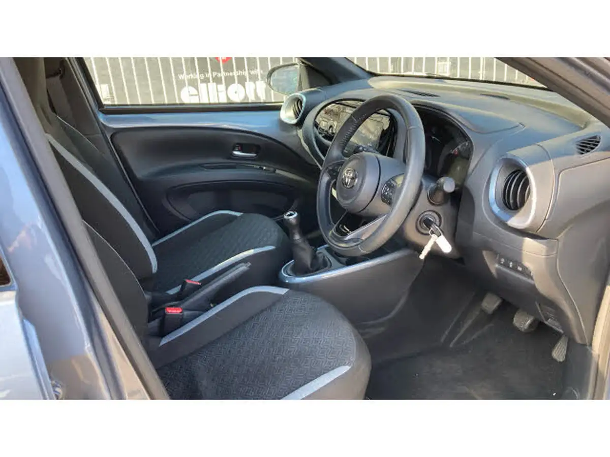 2024-toyota-aygo-x-10-vvt-i-edge-big-10