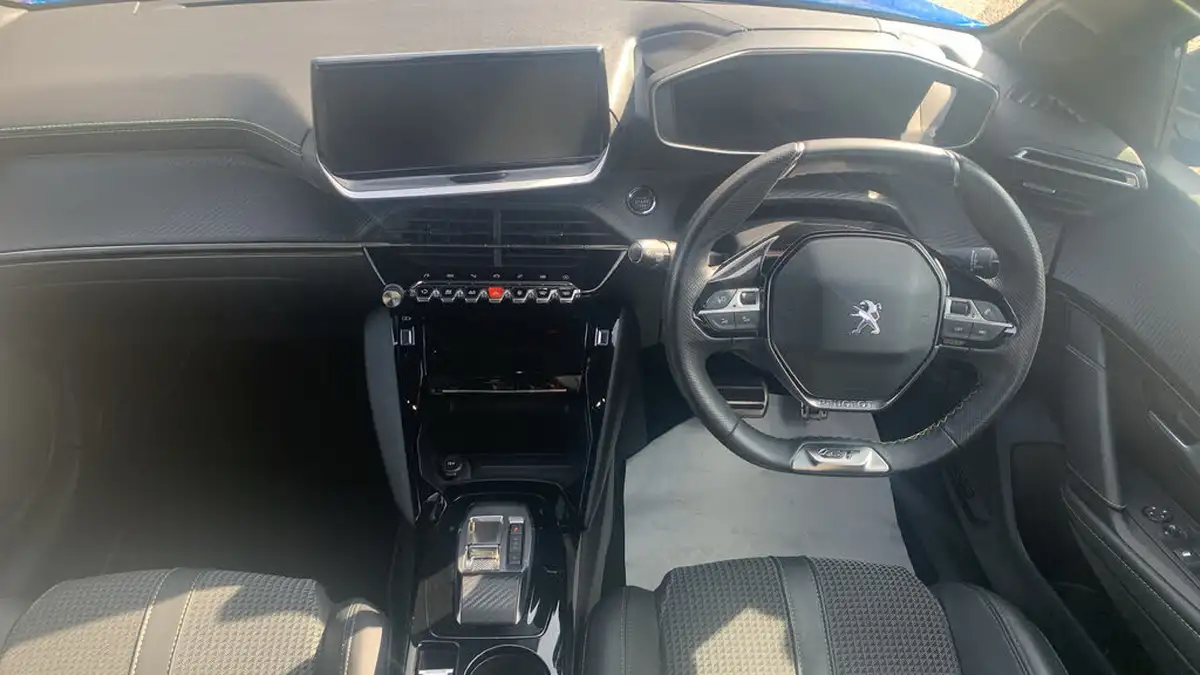 2022-peugeot-208-e-gt-136bhp-50kwh-big-3