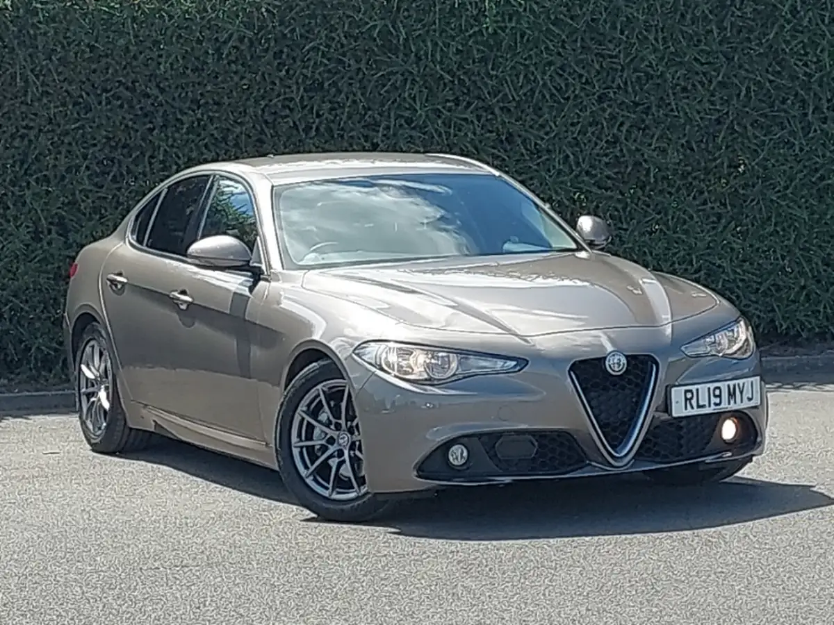 2019-alfa-romeo-giulia-22td-super-180bhp-big-0