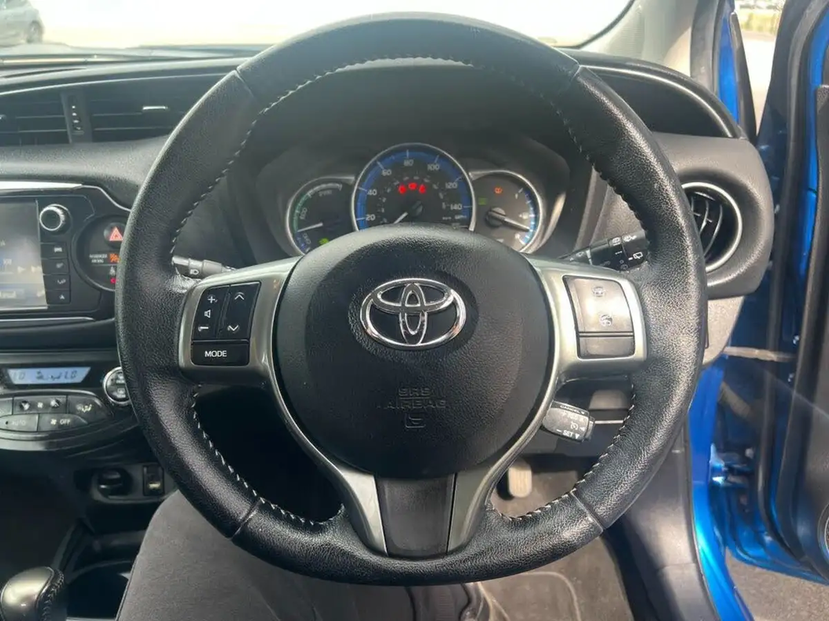 2015-toyota-yaris-15-vvt-i-excel-hybrid-15in-big-28