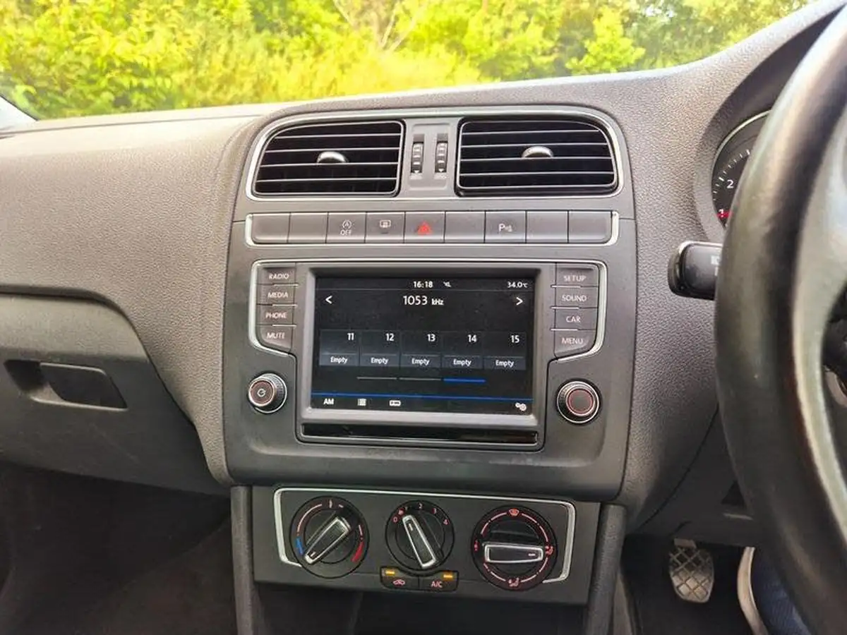 2016-volkswagen-polo-12-tsi-match-3d-big-19