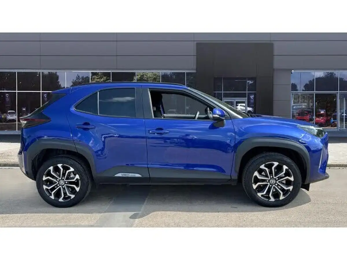 2023-toyota-yaris-cross-15-vvt-i-design-big-4