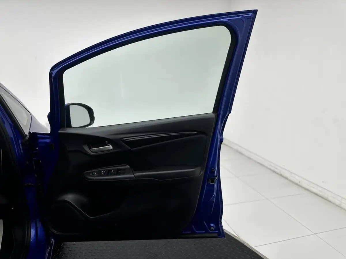 2015-honda-jazz-13-i-vtec-s-big-20