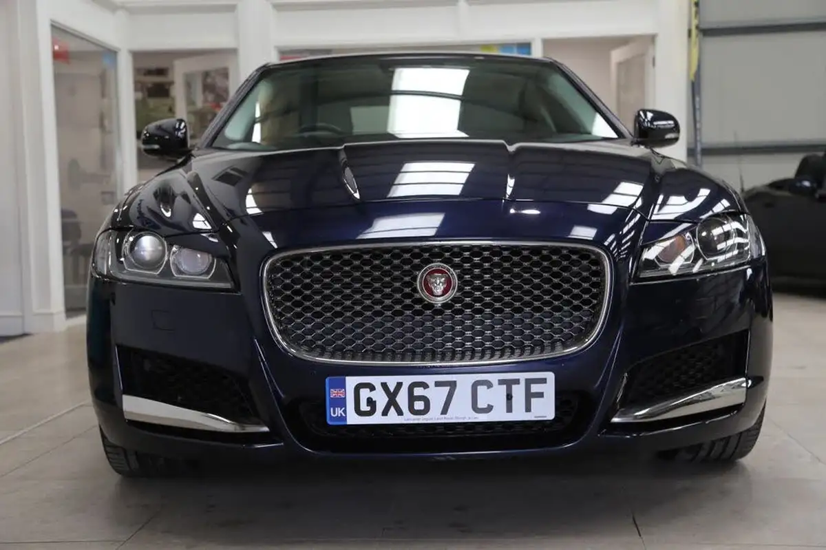 2017-jaguar-xf-20i-portfolio-200ps-saloon-4d-1999cc-big-5