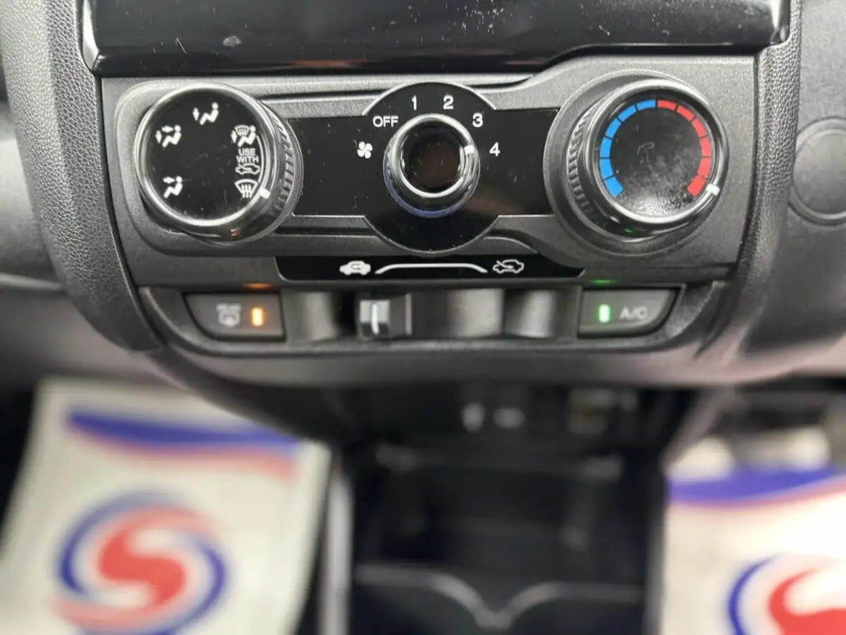 2015-honda-jazz-13-i-vtec-s-big-44