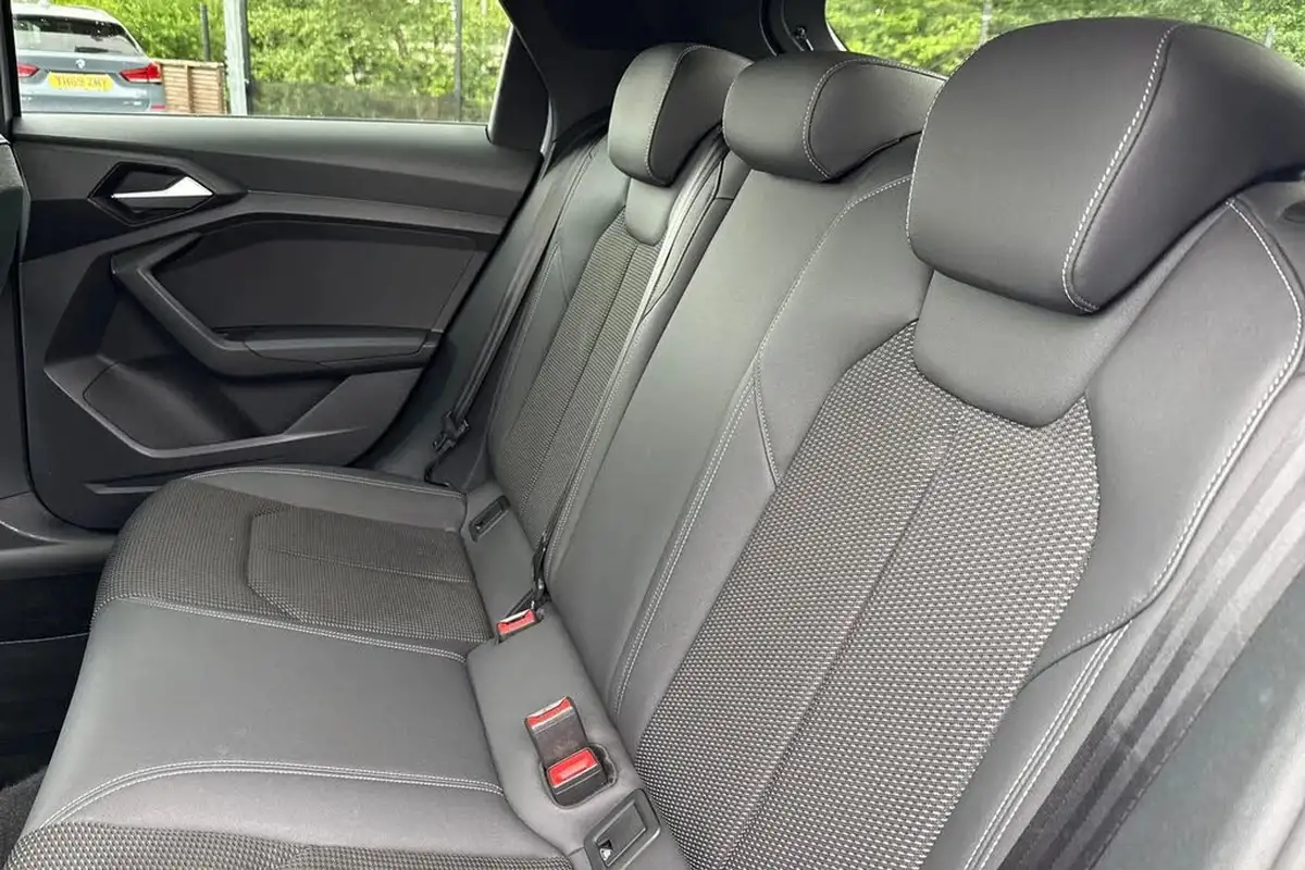 2021-audi-a1-10-25-tfsi-black-edition-big-18