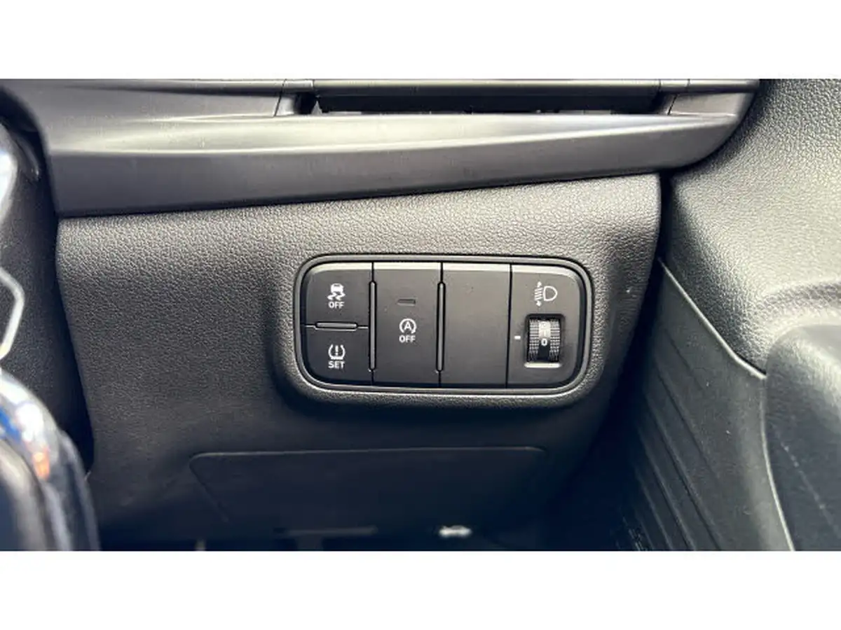 2022-hyundai-i20-10-t-gdi-se-connect-eclutch-imt-big-43