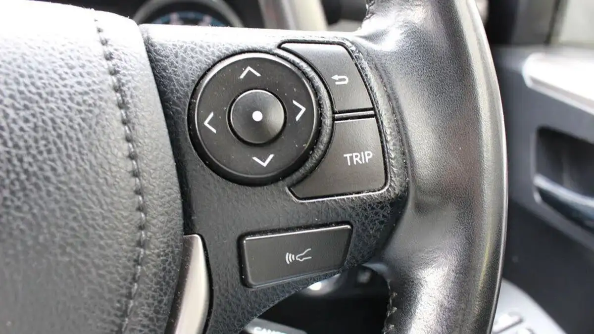 2018-toyota-rav4-25-vvt-i-icon-tech-big-14
