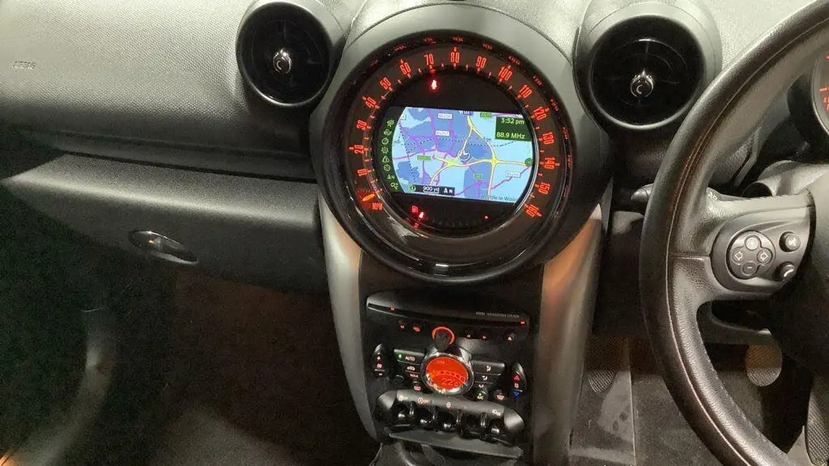 2014-mini-countryman-16td-cooper-d-business-edition-chili-big-6