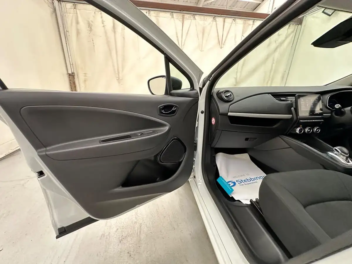 2021-renault-zoe-e-i-play-big-28