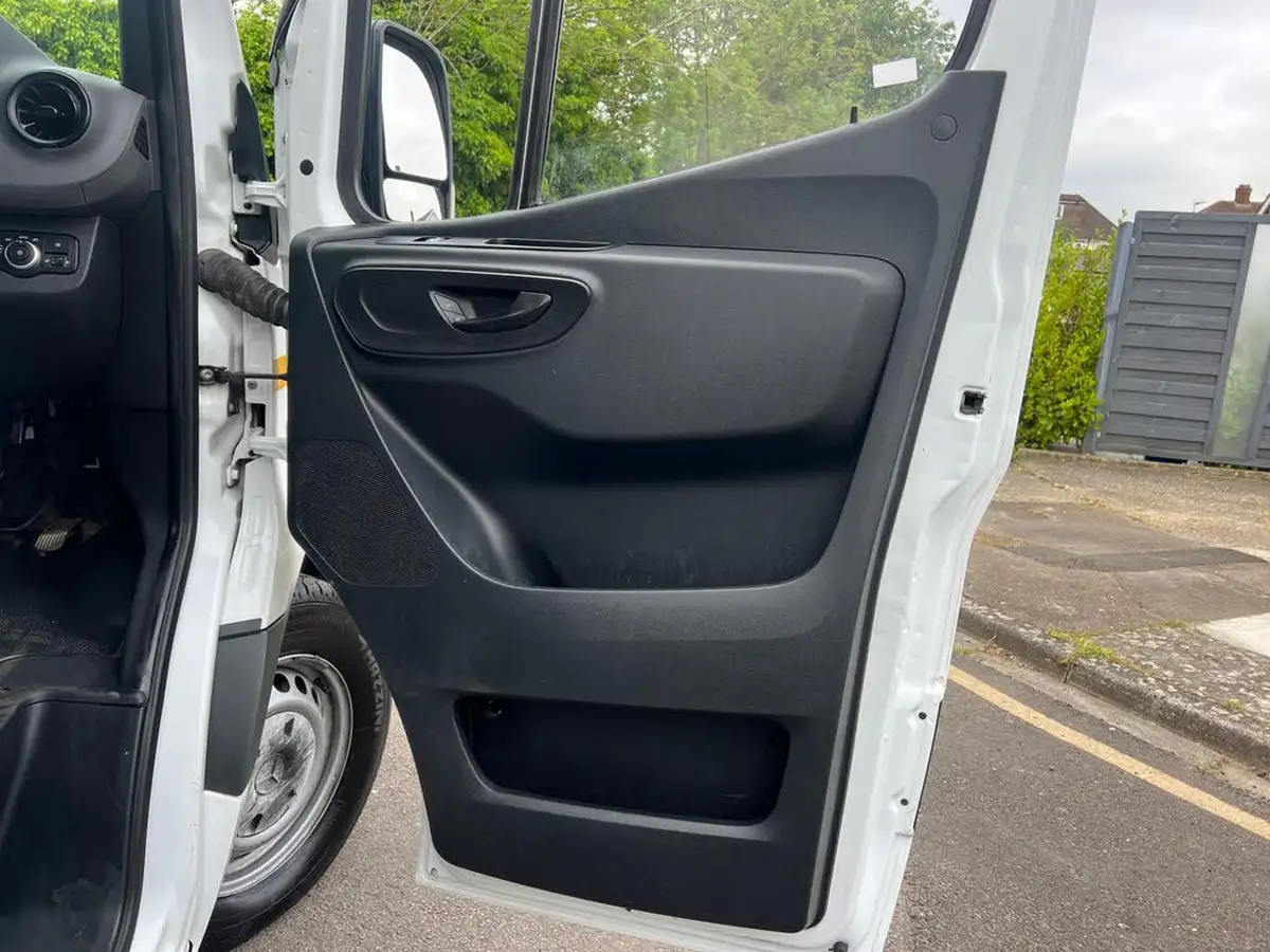 2019-mercedes-benz-sprinter-21cdi-314-l1h1-143pseu6c-panel-van-big-38