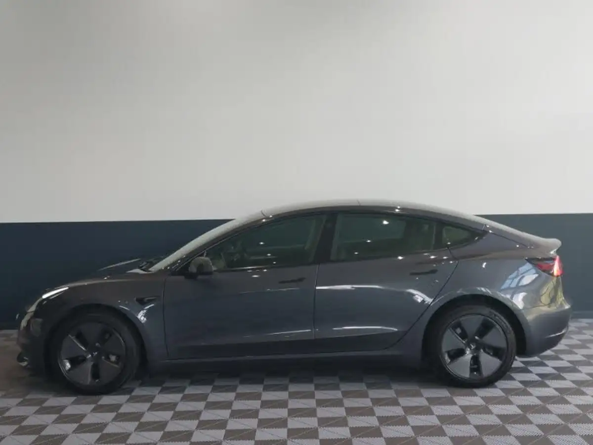 2022-tesla-model-3-e-long-range-big-3