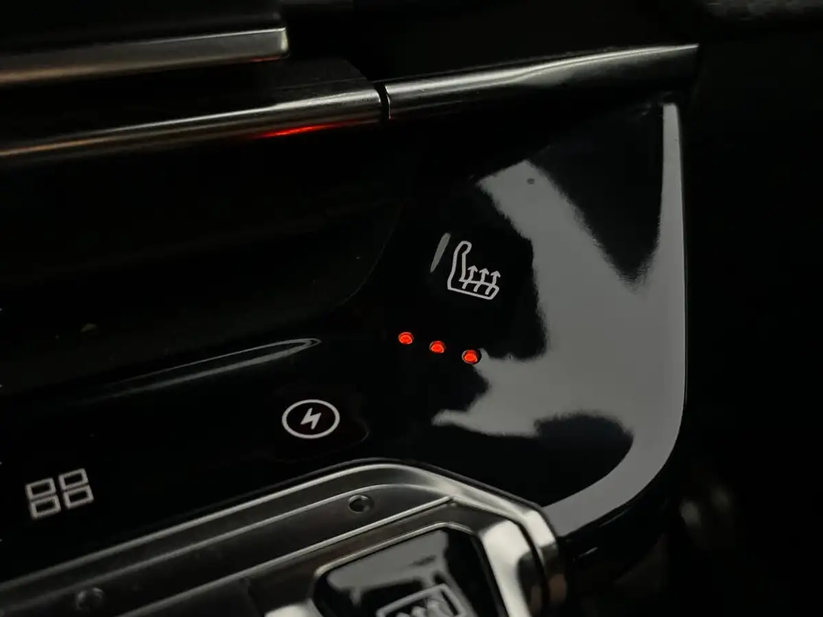 2021-peugeot-208-e-gt-premium-big-25