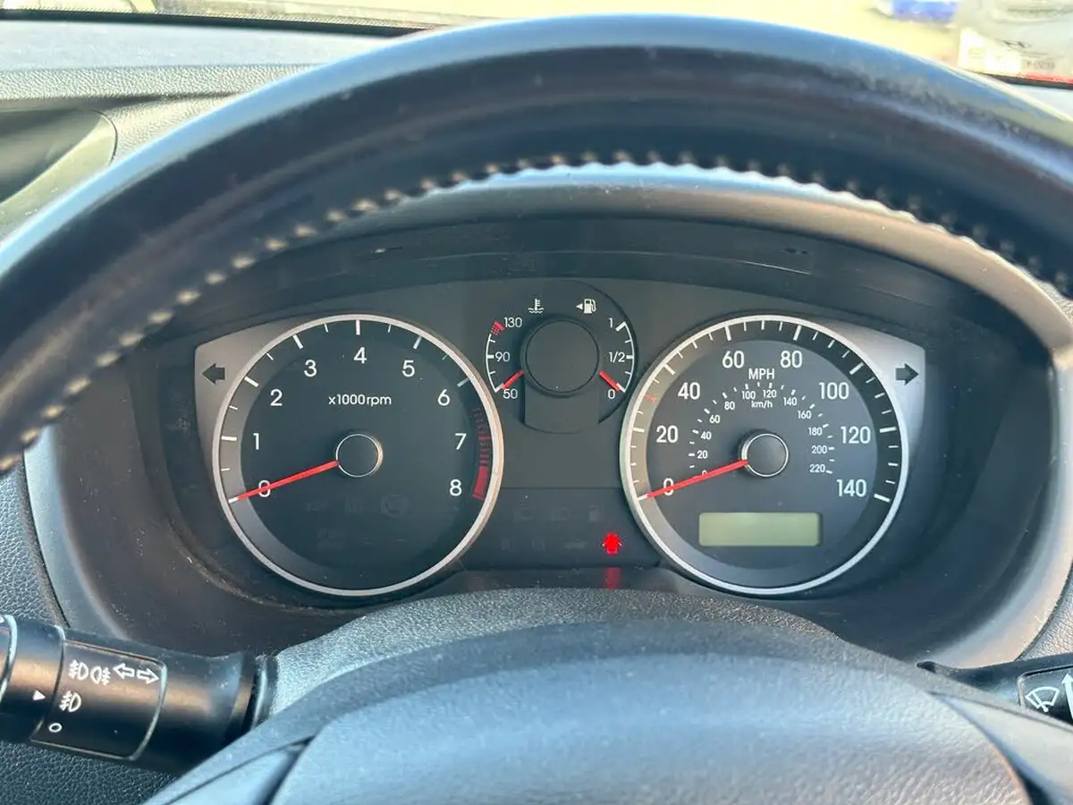 2010-hyundai-i20-14-style-big-13
