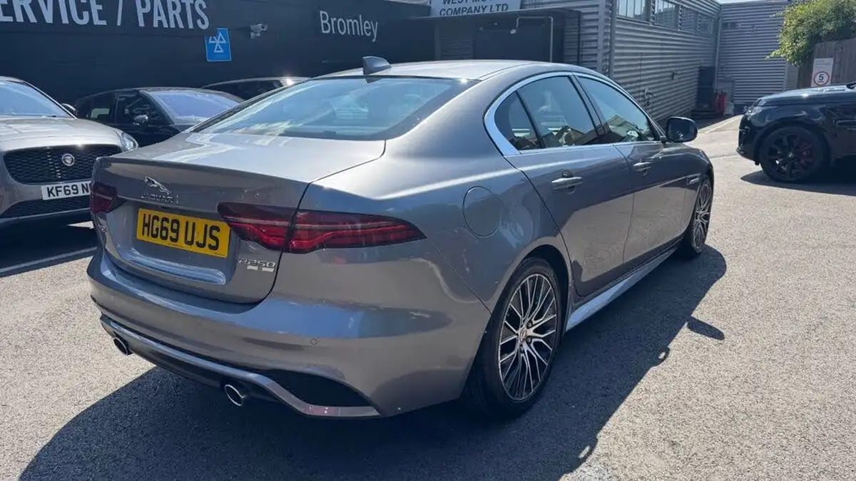 2020-jaguar-xe-20i-r-dynamic-s-250ps-big-6