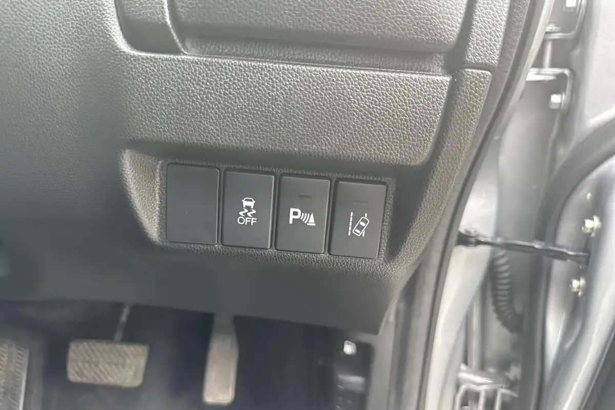 2018-honda-jazz-13-i-vtec-ex-navi-cvt-big-31