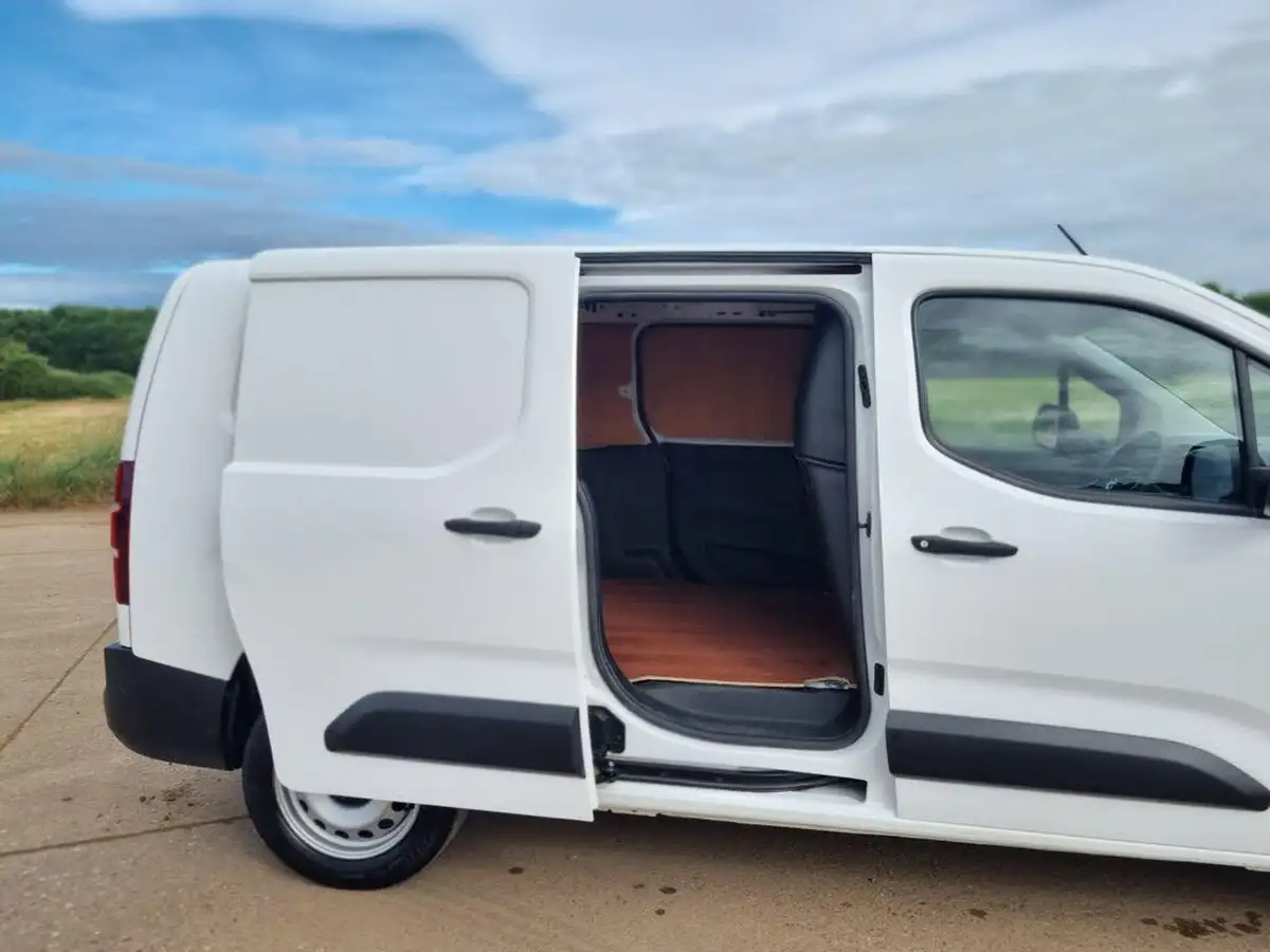 2021-vauxhall-combo-15cdti-dynamic-2300-100pseu6dt-l2h1-panel-big-3