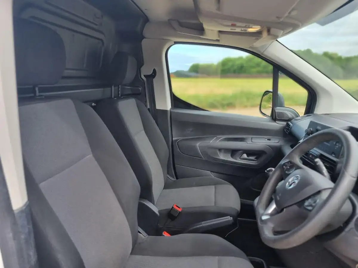 2021-vauxhall-combo-15cdti-dynamic-2300-100pseu6dt-l2h1-panel-big-27