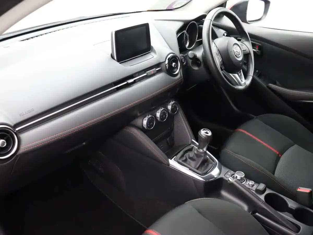 2017-mazda-mazda2-15-sport-nav-115ps-big-18