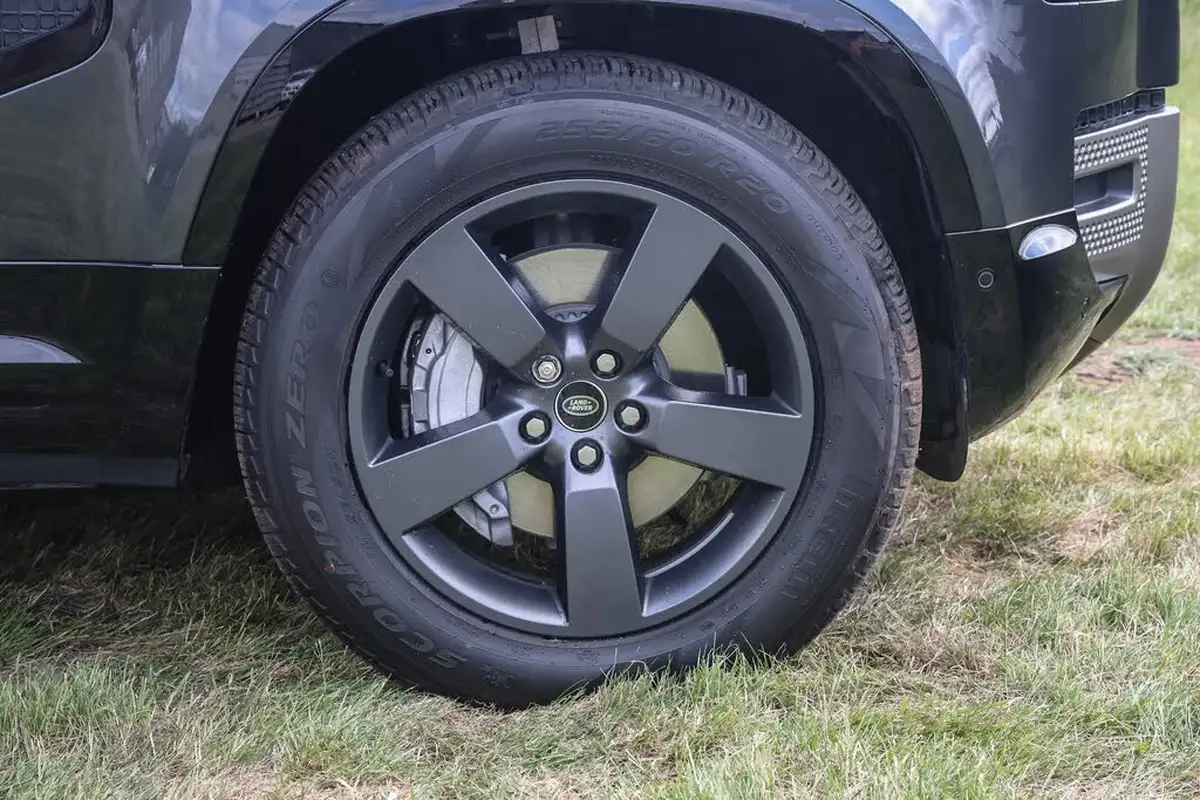 2024-land-rover-110-defender-30-d300-x-dynamic-hse-big-9