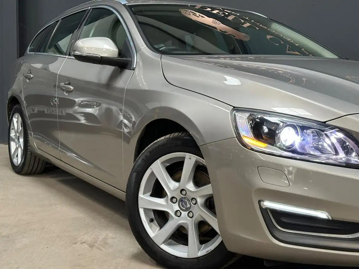 2014-volvo-v60-16td-d2-se-lux-big-7