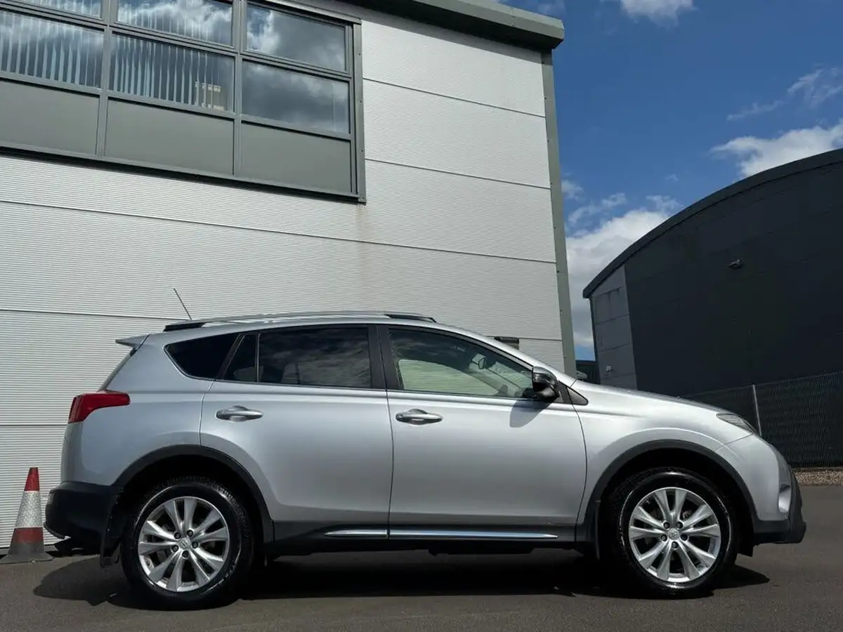 2014-toyota-rav4-22td-invincible-22d-4d-nav-big-8