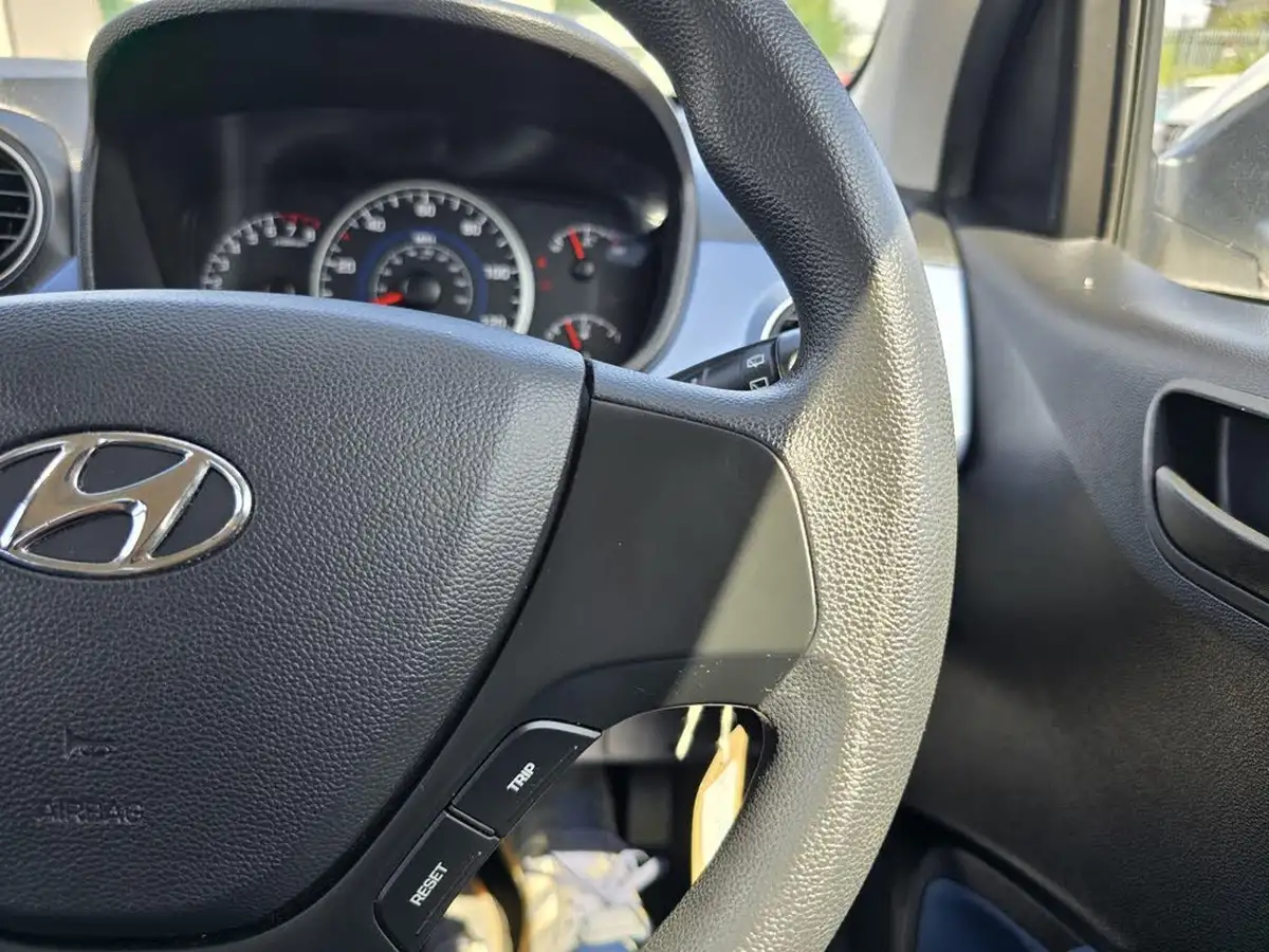 2016-hyundai-i10-12-se-auto-big-28