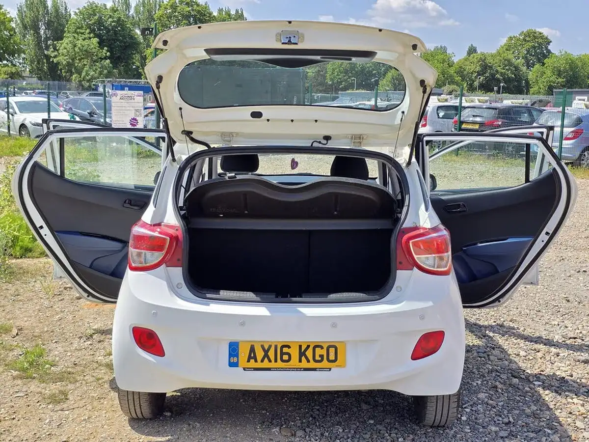 2016-hyundai-i10-12-se-auto-big-24