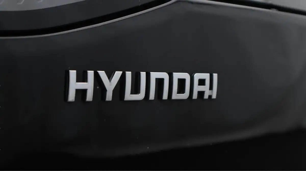 2021-hyundai-ioniq-e-premium-se-electric-100kw-big-21