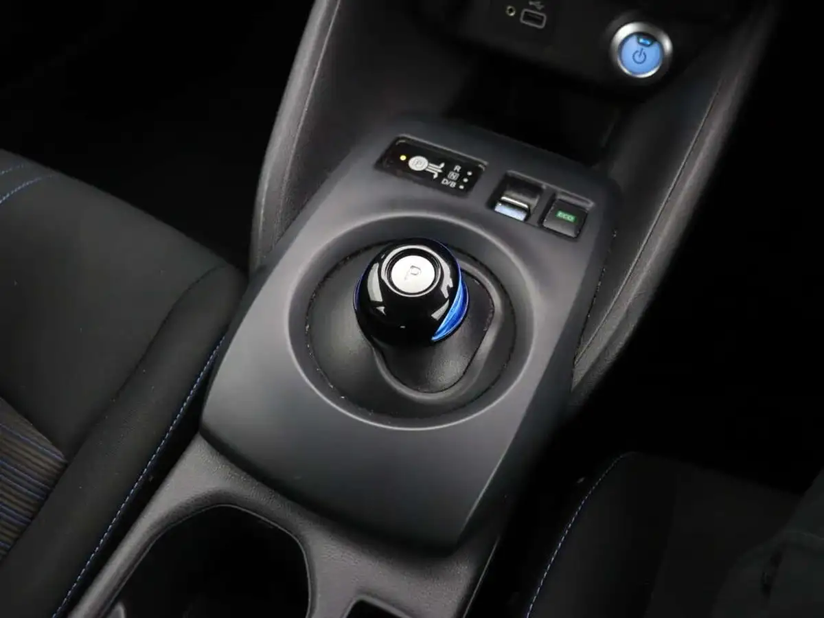 2022-nissan-leaf-e-acenta-39kwh-big-32
