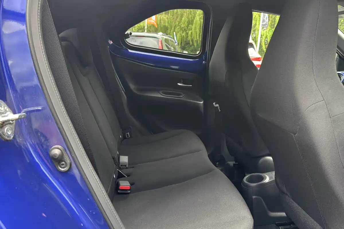2022-toyota-aygo-x-10-vvt-i-edge-big-11