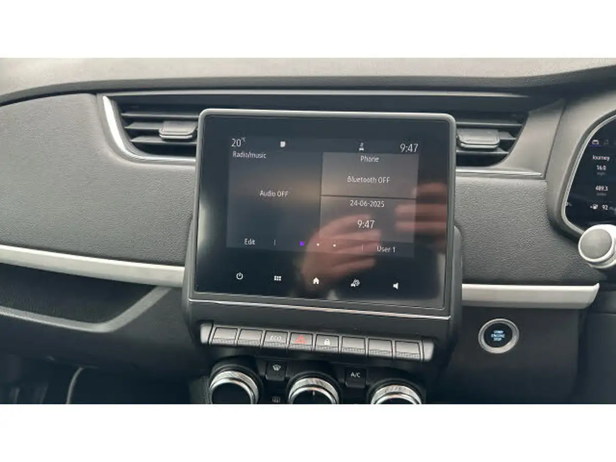 2021-renault-zoe-e-i-play-big-11