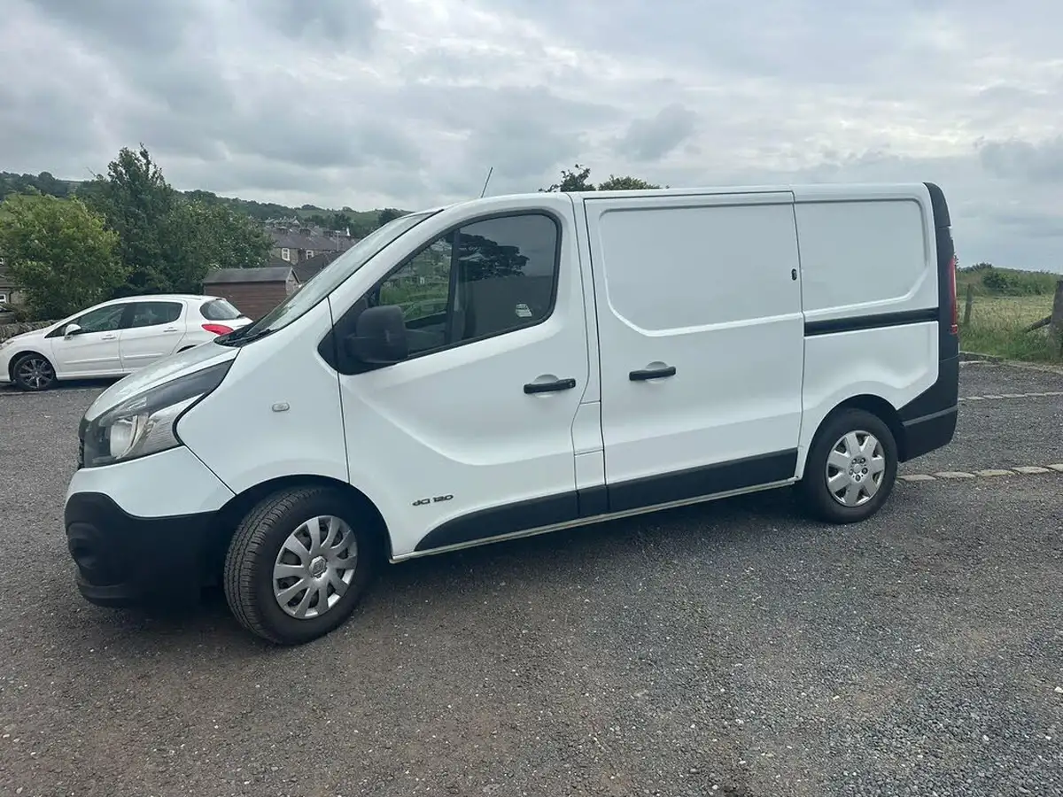 2017-renault-trafic-16dci-sl29-120-business-e6-panel-big-4