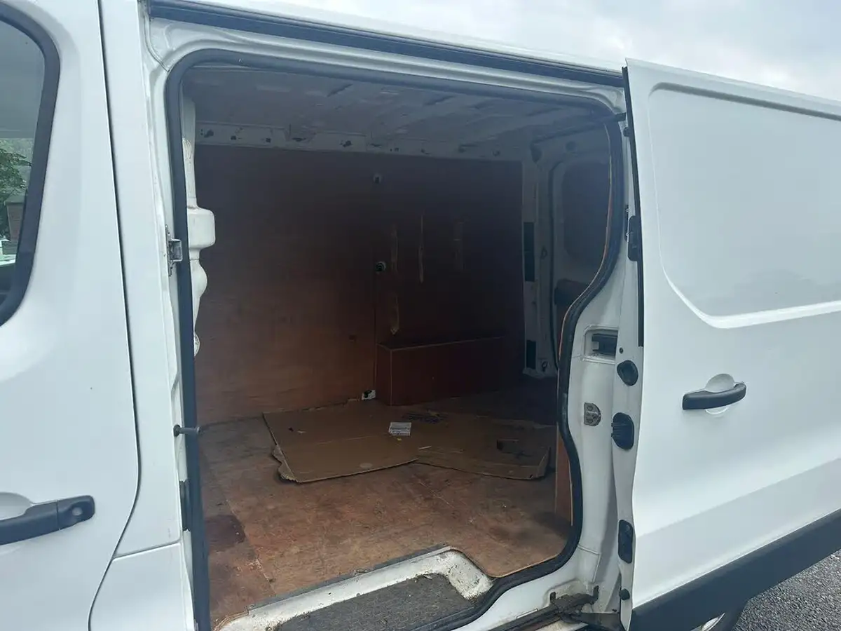2017-renault-trafic-16dci-sl29-120-business-e6-panel-big-28