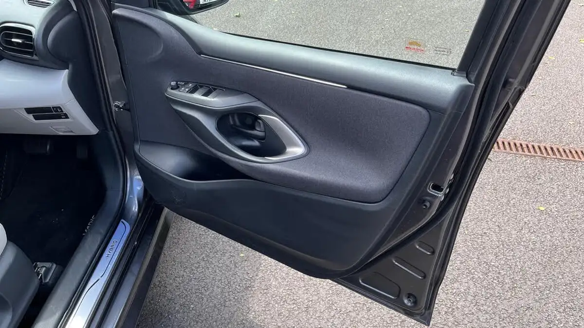 2022-toyota-yaris-cross-15-vvt-i-excel-city-packpan-roof-big-24