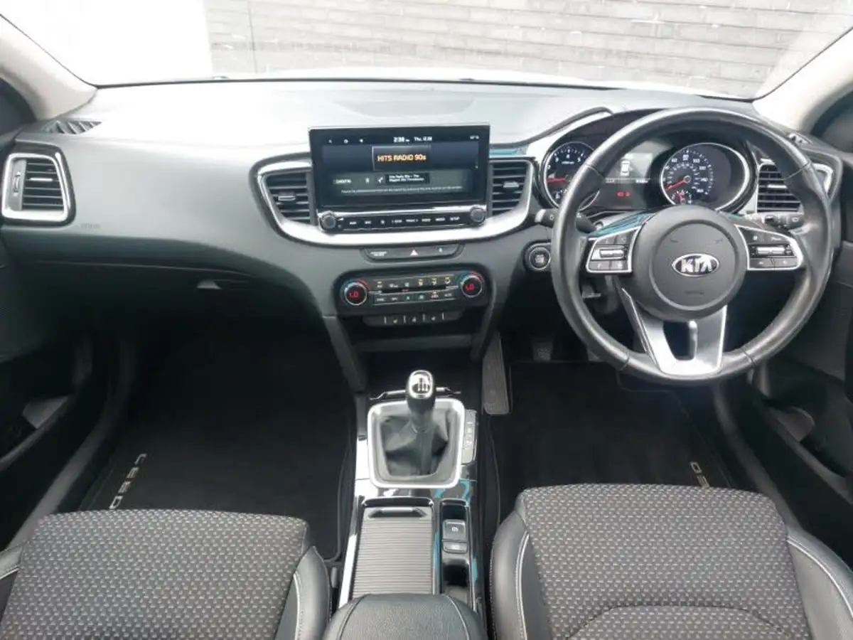2021-kia-xceed-15-t-gdi-3-big-2