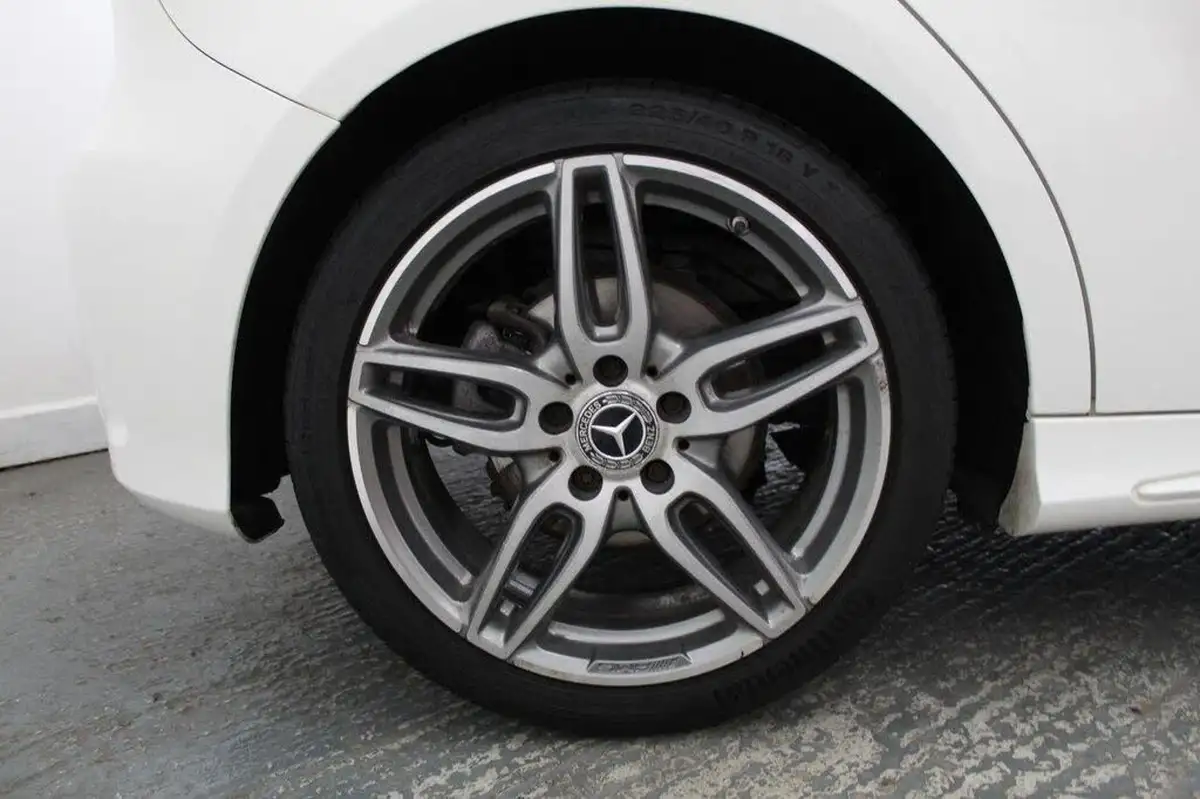 2017-mercedes-benz-a-class-15d-a180d-amg-line-ss-big-57