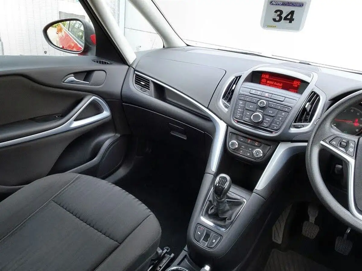 2014-vauxhall-zafira-tourer-14-exclusiv-big-24