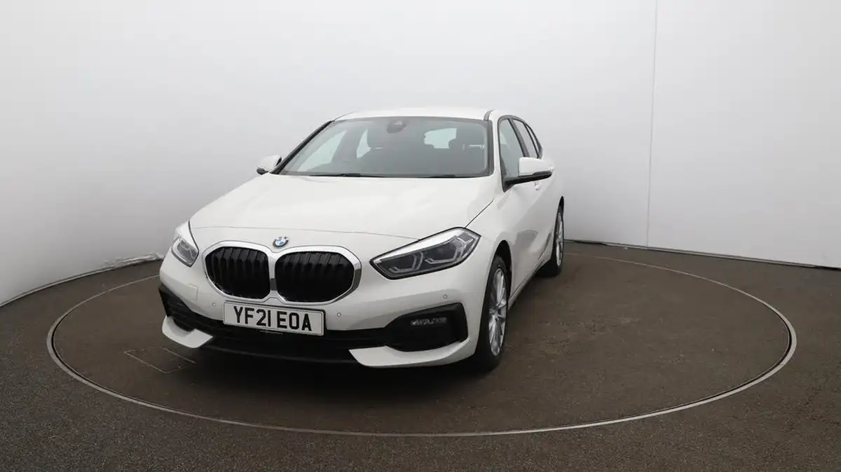 2021-bmw-1-series-15-118i-se-lcp-dct-big-38