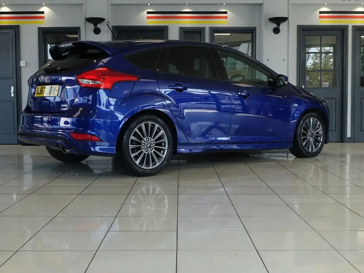2017-ford-focus-15t-st-line-hatchback-big-6