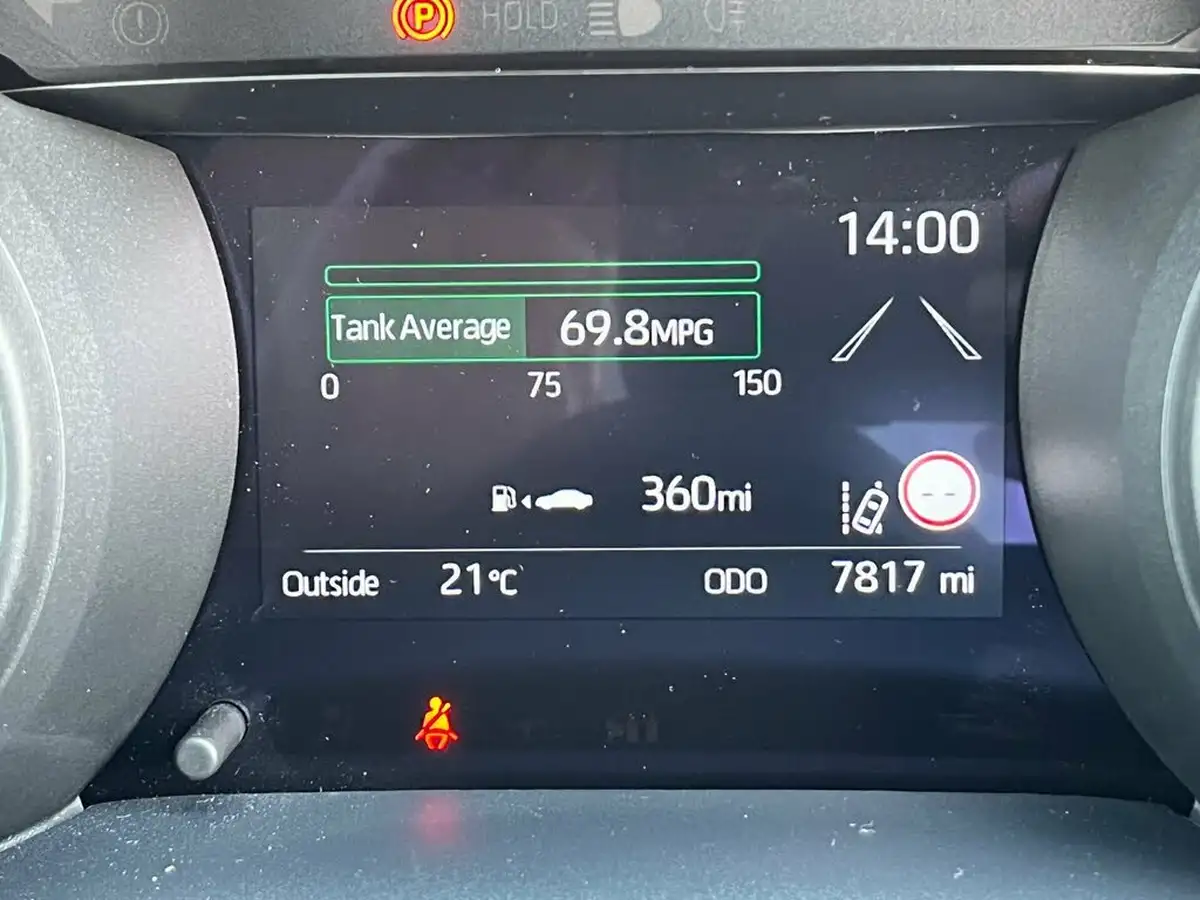 2022-toyota-yaris-cross-15-vvt-i-icon-big-23
