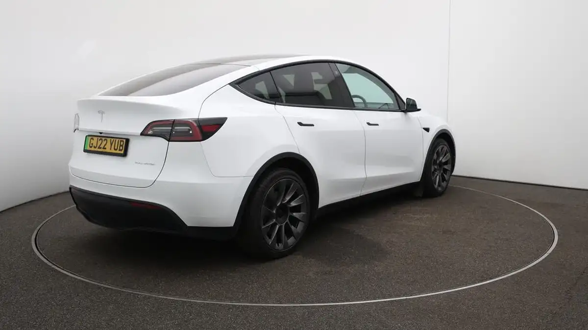 2022-tesla-model-y-e-long-range-big-53