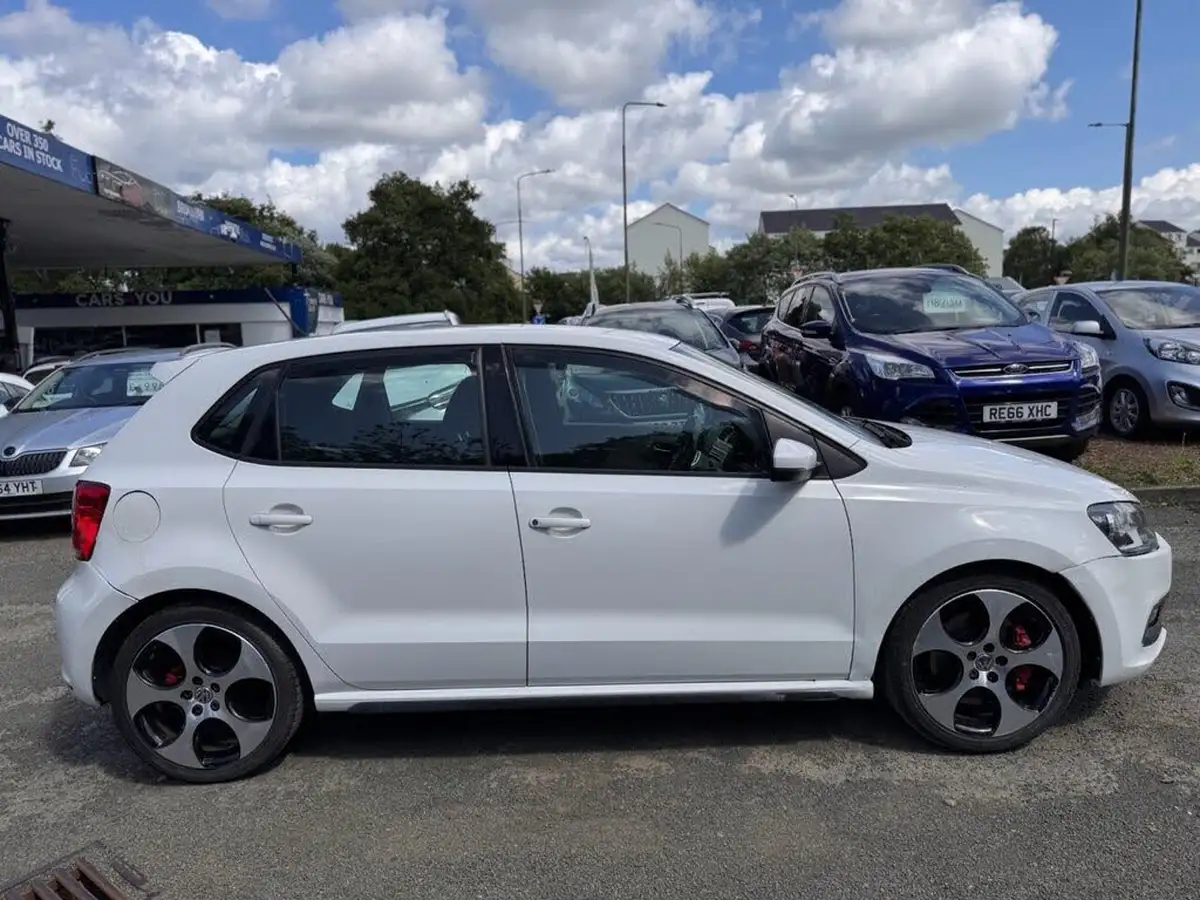2014-volkswagen-polo-14-gti-5d-big-7