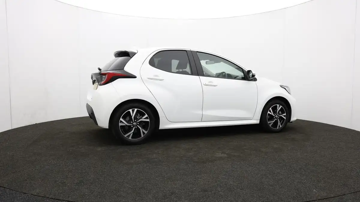 2024-toyota-yaris-15-vvt-i-design-big-38
