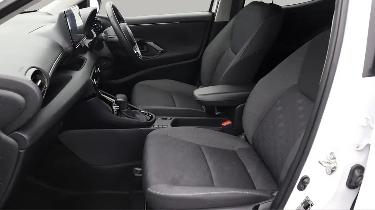 2024-toyota-yaris-15-vvt-i-design-big-14