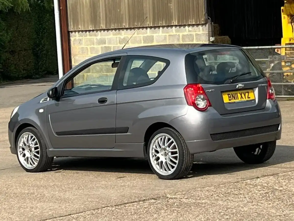 2011-chevrolet-aveo-12-s-3d-big-7
