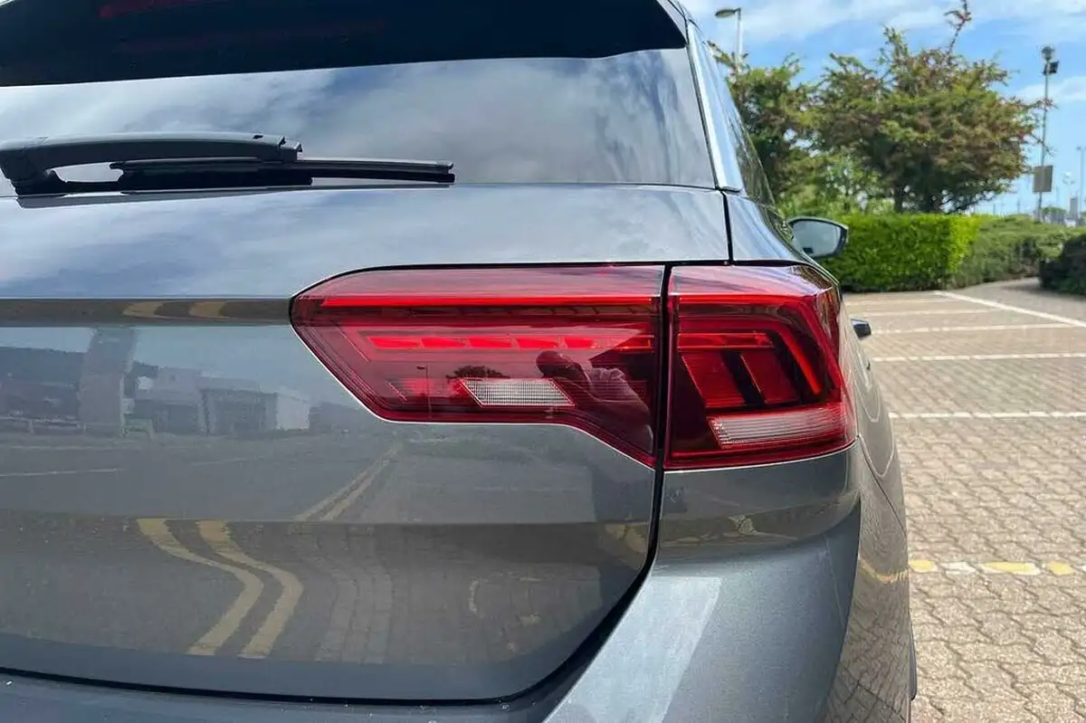 2021-volkswagen-t-roc-20-tsi-r-big-21