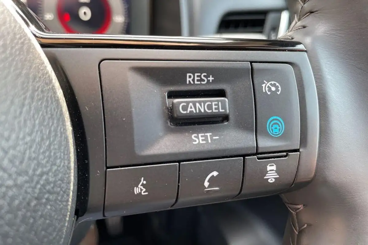 2021-nissan-qashqai-13-dig-t-premiere-edition-140ps-big-36